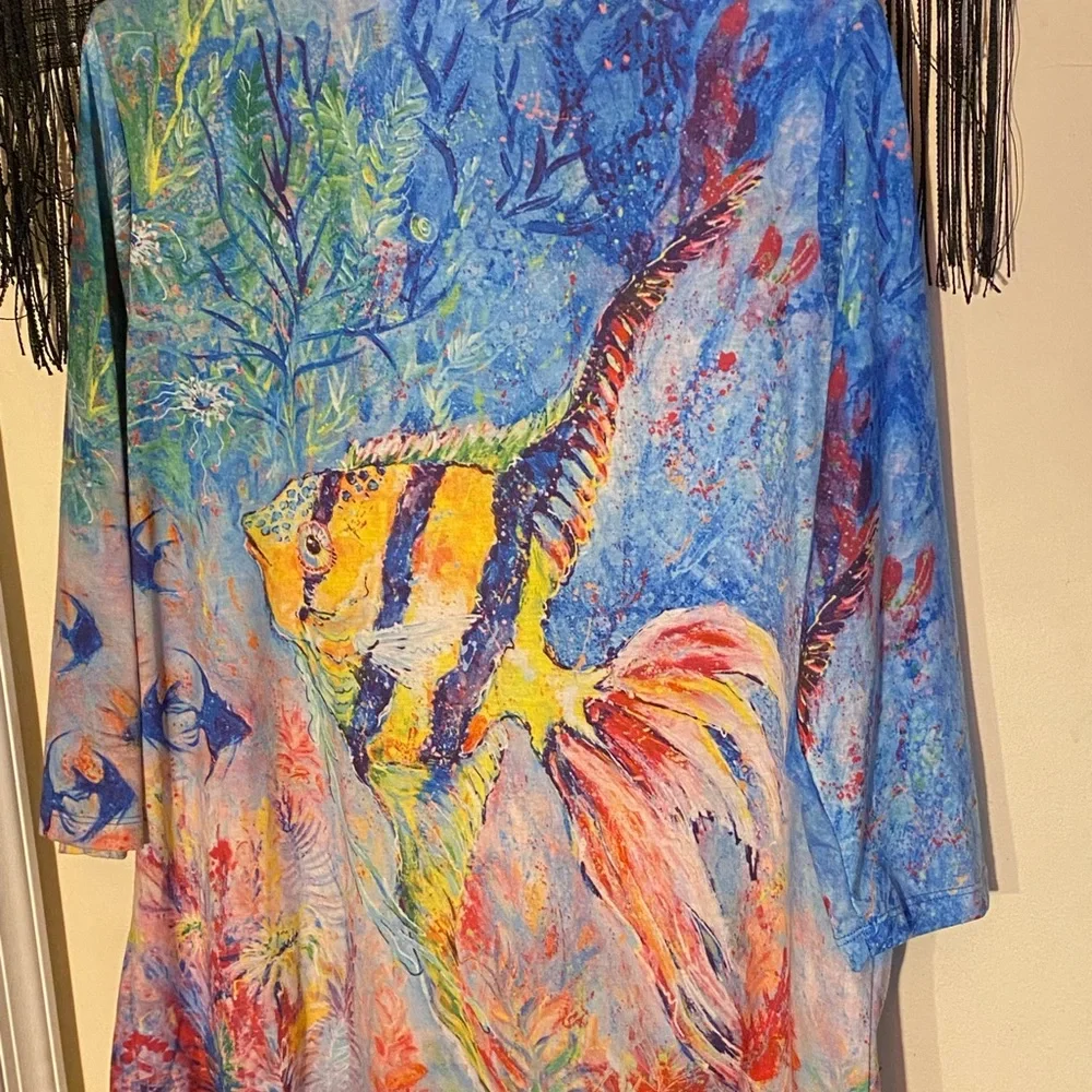Colorful Fish Print 3/4 Sleeve Top - Picture 8 of 9
